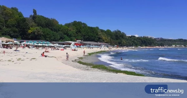 Временно забранено къпането на Офицерския плаж във Варна