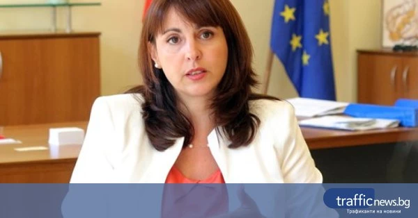 Правителството разглежда 75% обезщетение за майки, връщащи се по-рано на работа