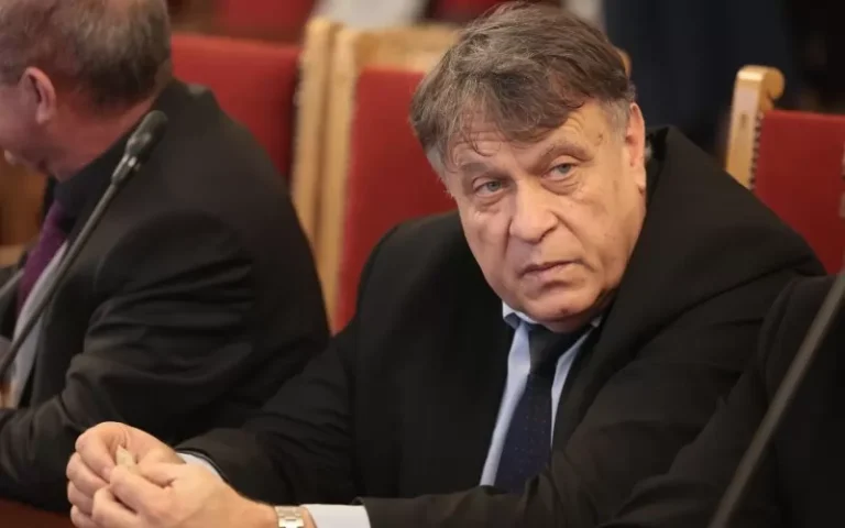 Тихи смени в регионалните управления на образованието