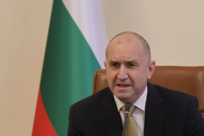 share_rumen-radev-provede-telefonen-razgovor-374
