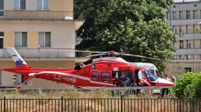 share_helikopter-transportira-zhena-pri-741