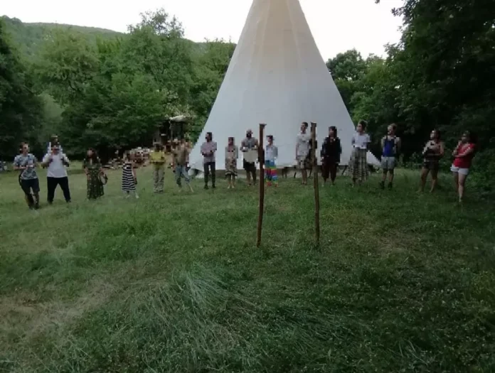share_izlizaha-goli-a-naokolo-imashe-detsa-778