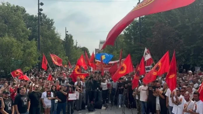 share_masovi-protesti-prishtina-desetki-477