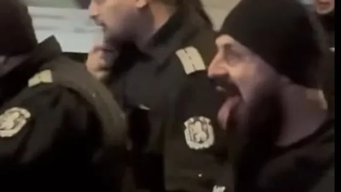 share_plezeshtiiat-se-politsai-protestite-se-348