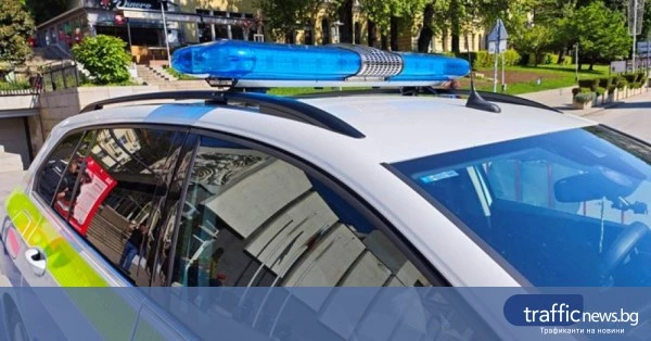 Румънец блъсна полицаи край Велико Търново, открадна кола и избяга
